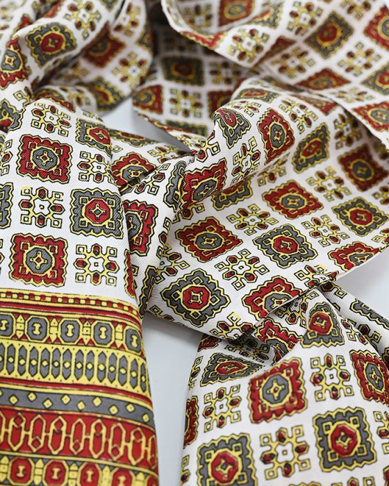 Винтажный шарф с геометрическим узором и этнической каймой — изображение 2