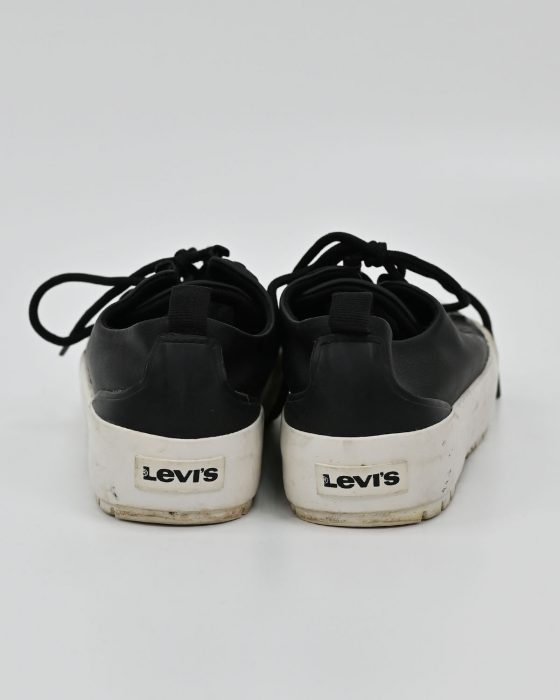 Женские черно-белые кеды Levi’s — изображение 5