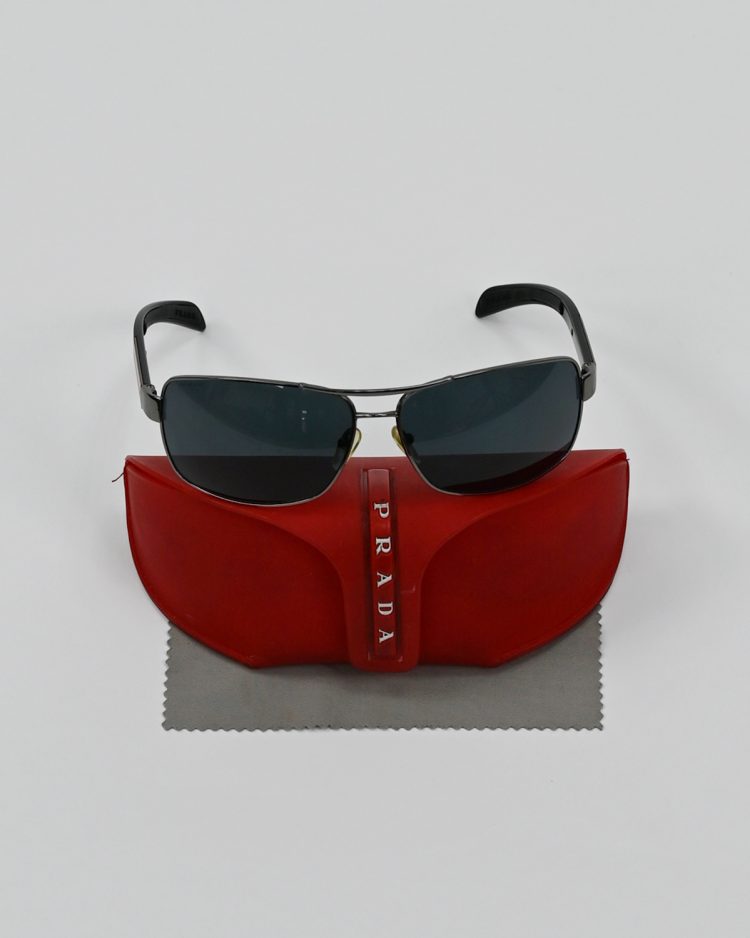 Солнцезащитные очки Prada мужские
