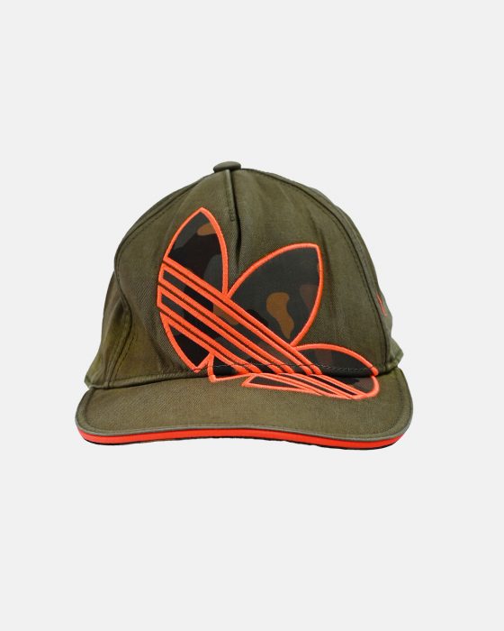 Бейсболка Adidas Originals с камуфляжным логотипом