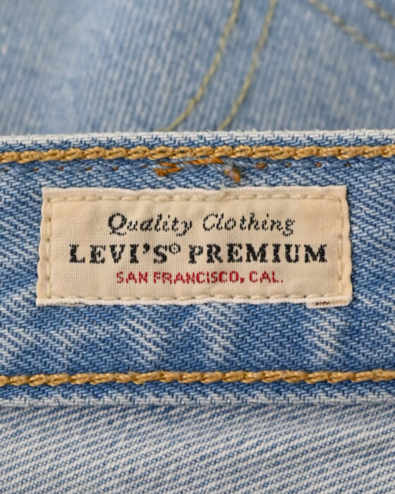 Женские джинсовые шорты Levi's Premium 501 — изображение 6