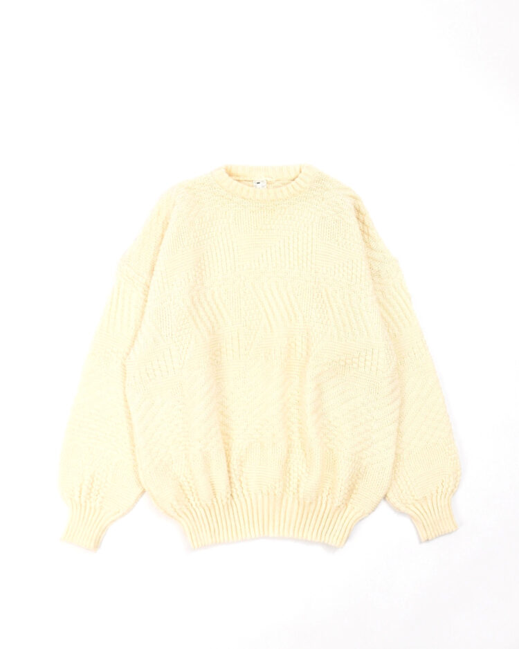 Шерстяной молочный свитер