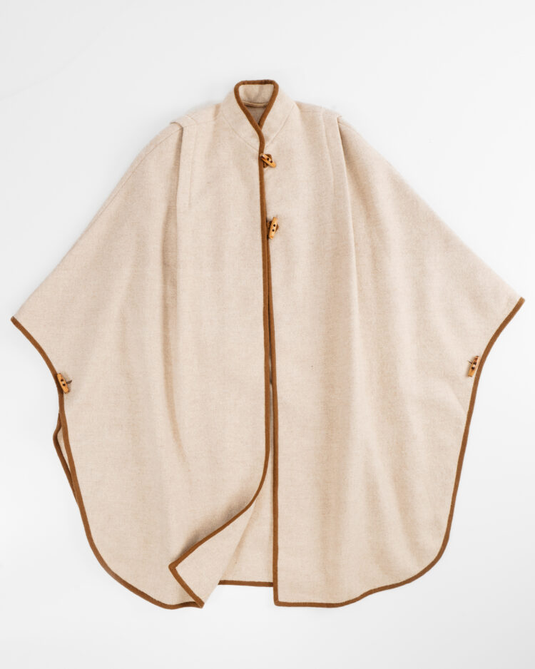 Пончо из шерсти