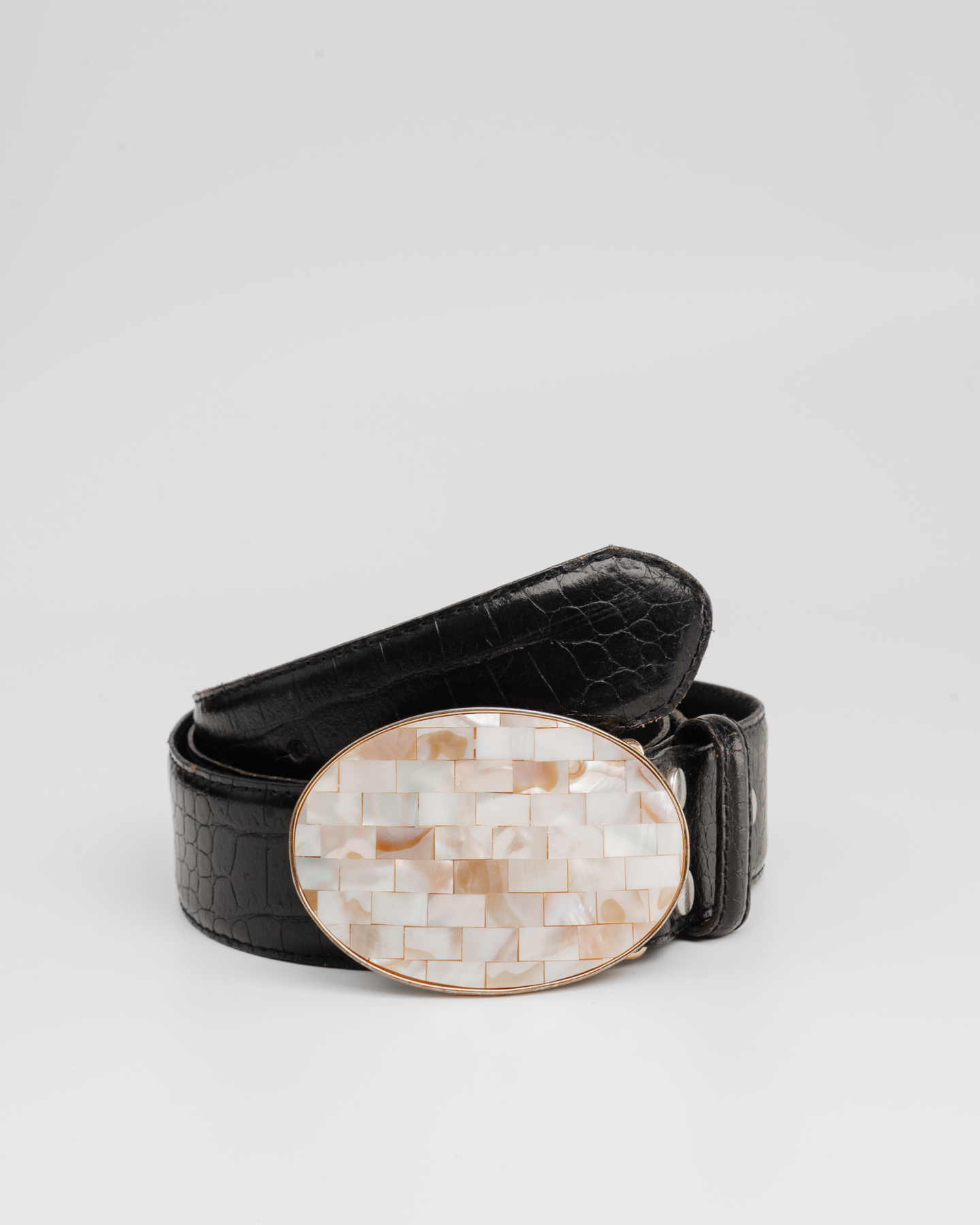 Ремень из натуральной кожи с пряжкой из перламутра