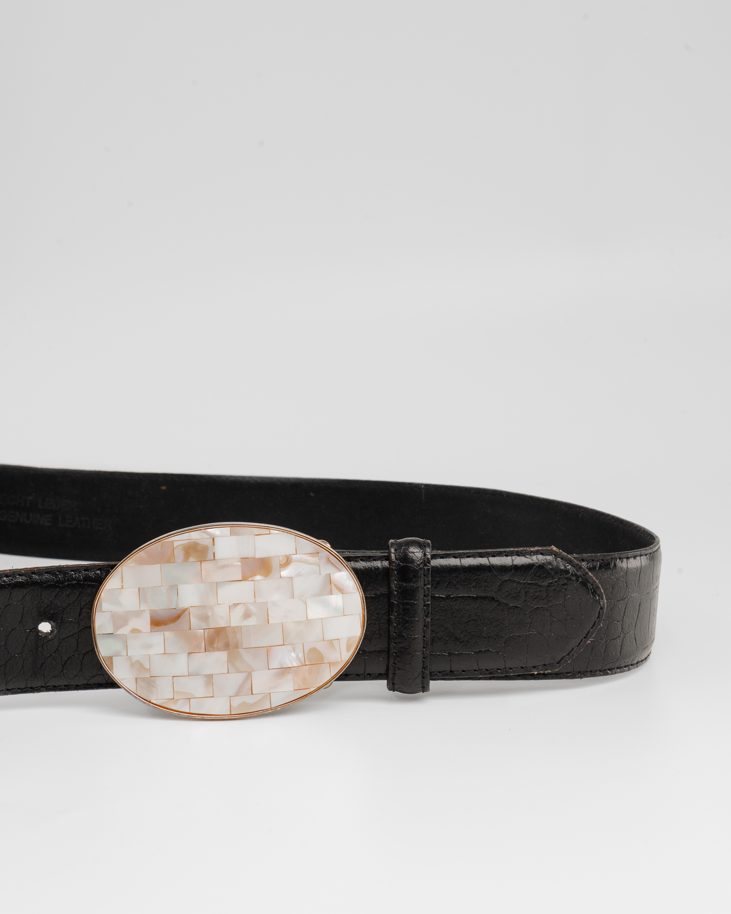 Ремень из натуральной кожи с пряжкой из перламутра — изображение 2