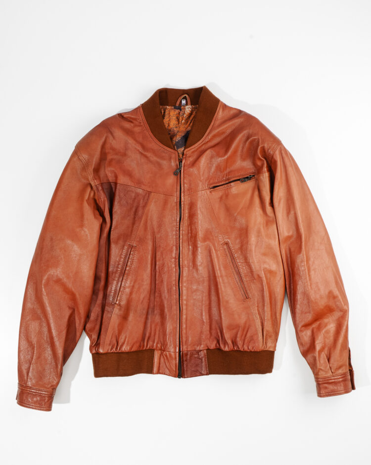 Кожаная куртка-бомбер