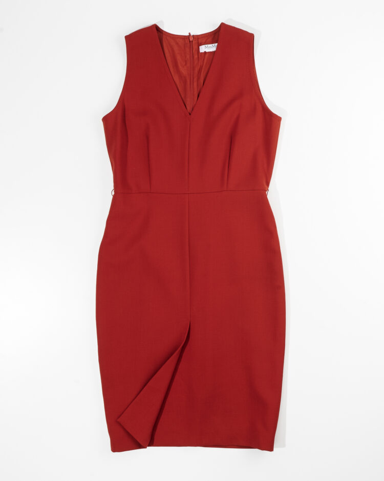 Красное платье-футляр MaxMara