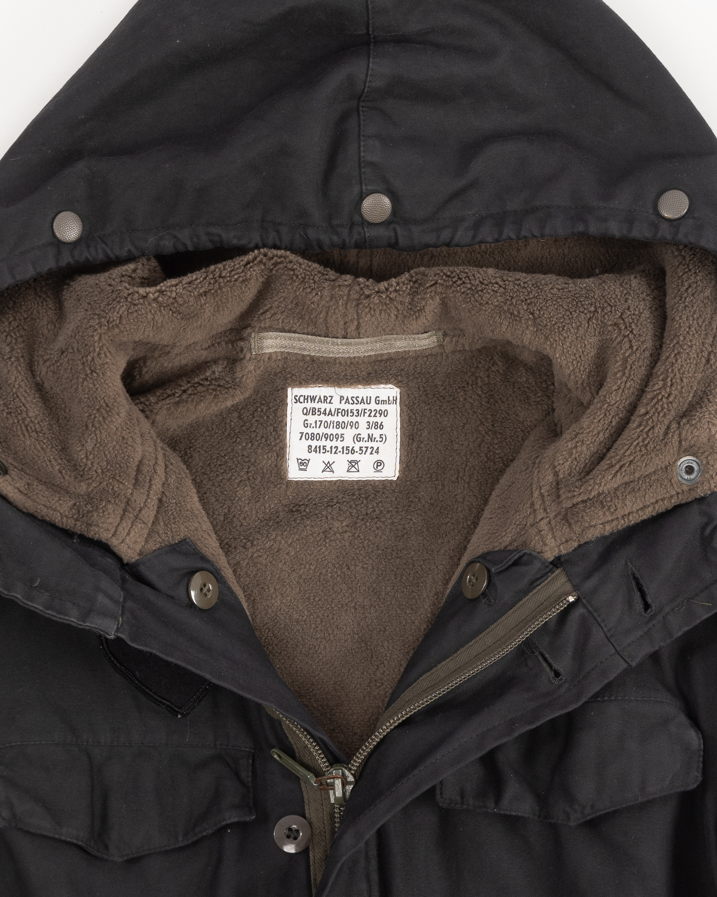 Парка с нашивками и тёплой флисовой подкладкой — изображение 4