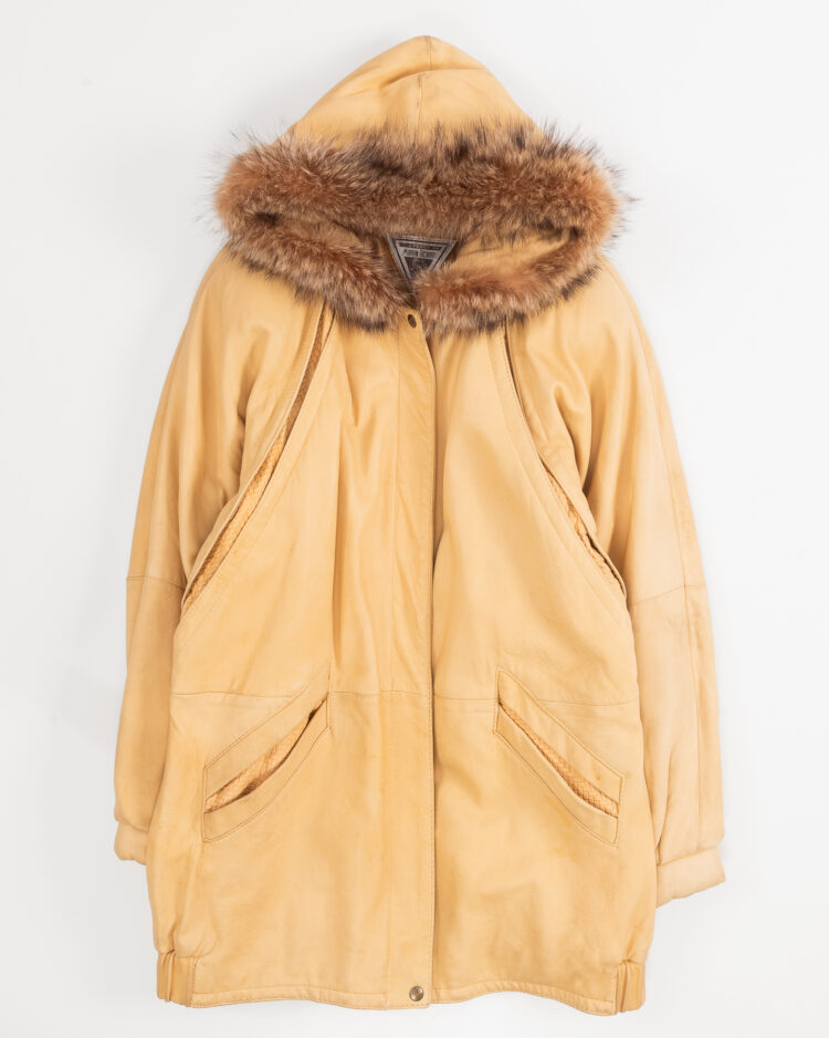 Куртка из натуральной кожи с меховой отделкой