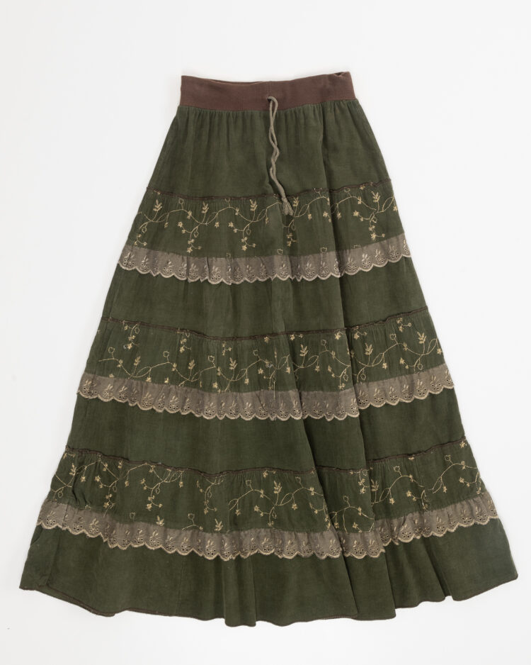 Зелёная юбка с вышивкой