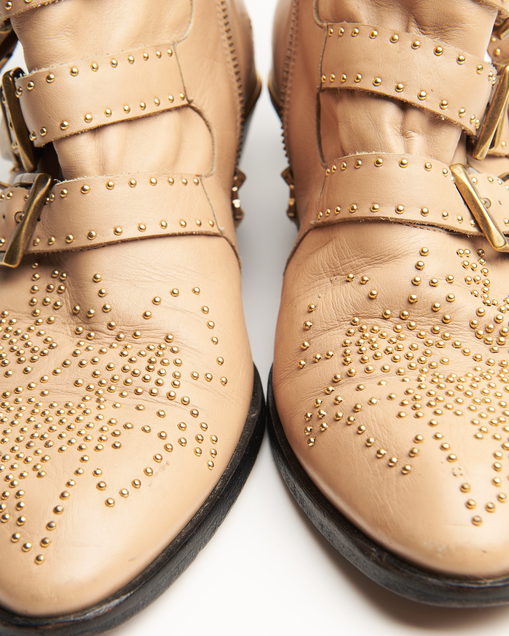 Кожаные казаки с ремешками и заклёпками — изображение 2