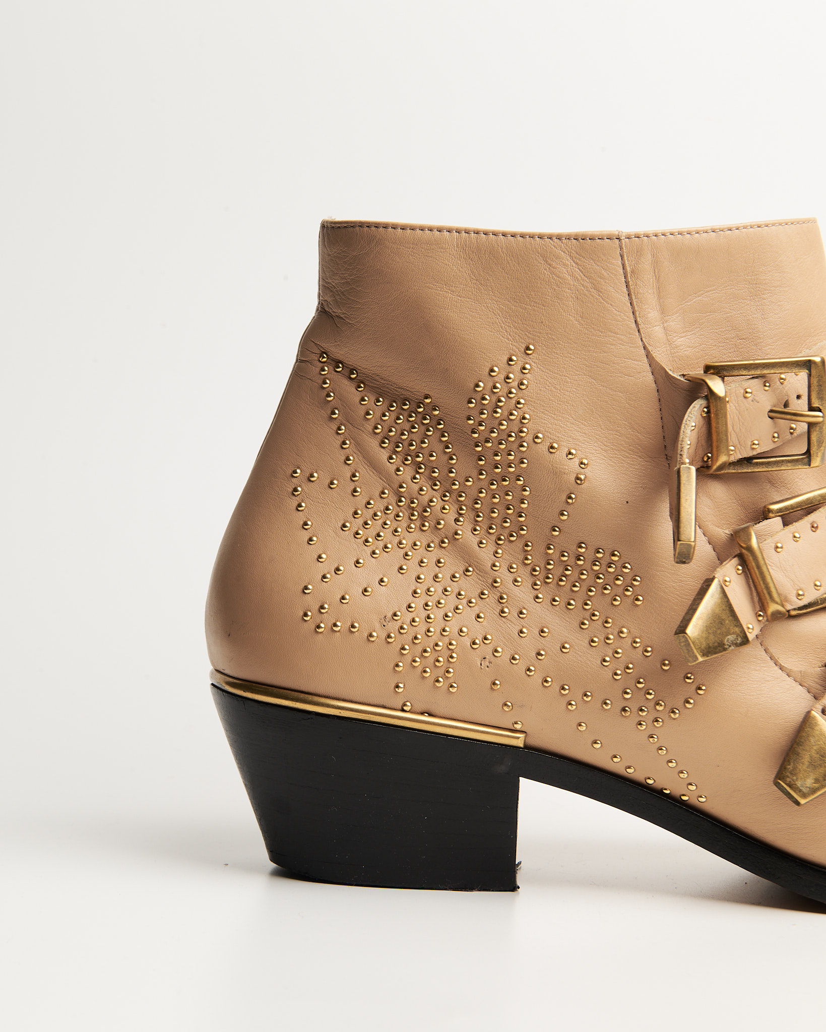 Кожаные казаки с ремешками и заклёпками — изображение 6