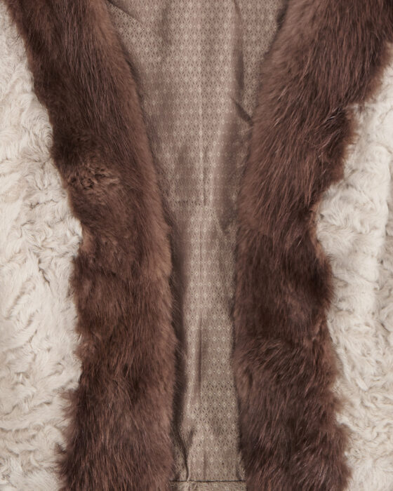 Жакет из каракуля с меховой отделкой — фото 4