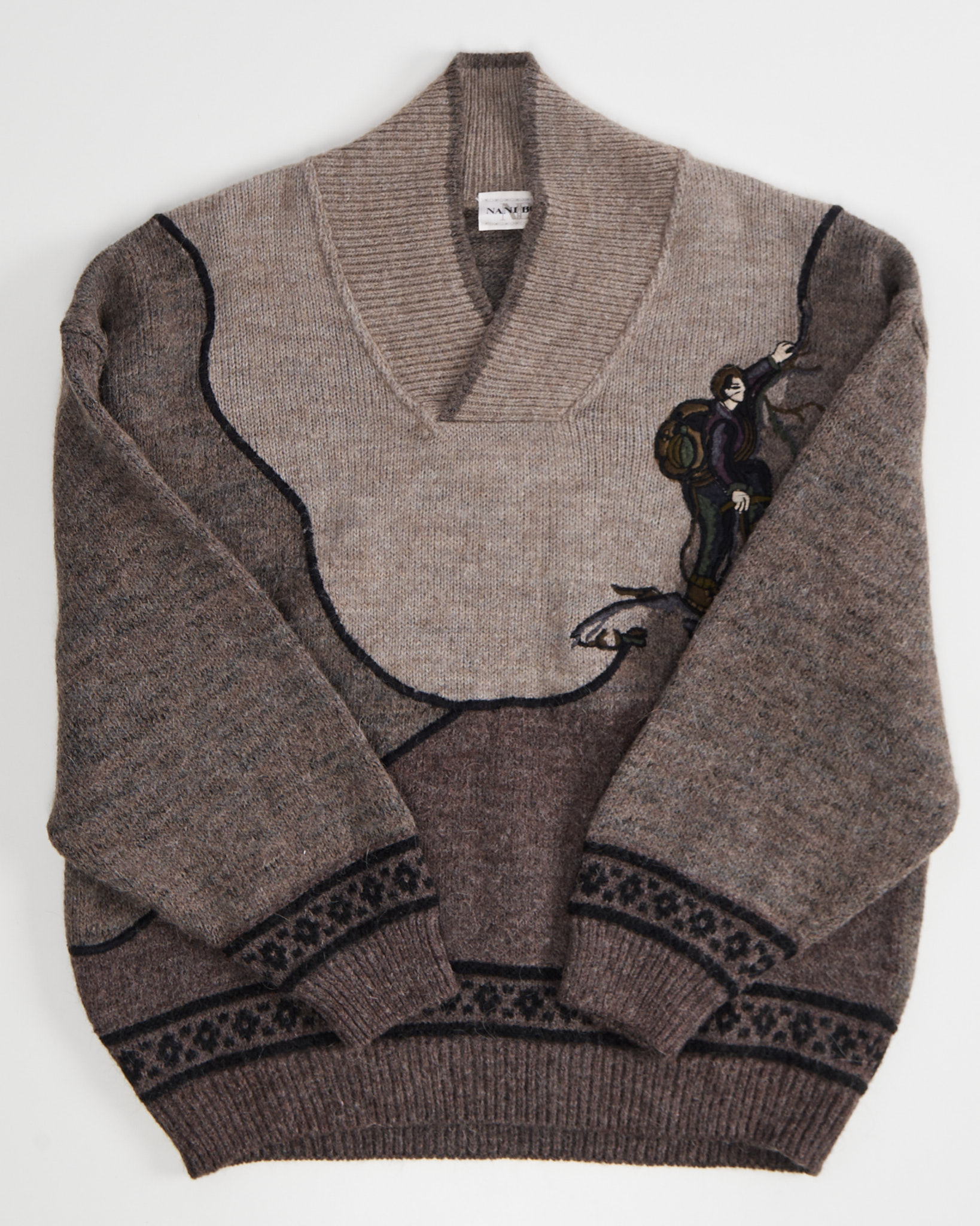 Джемпер с горным мотивом и глубоким воротом