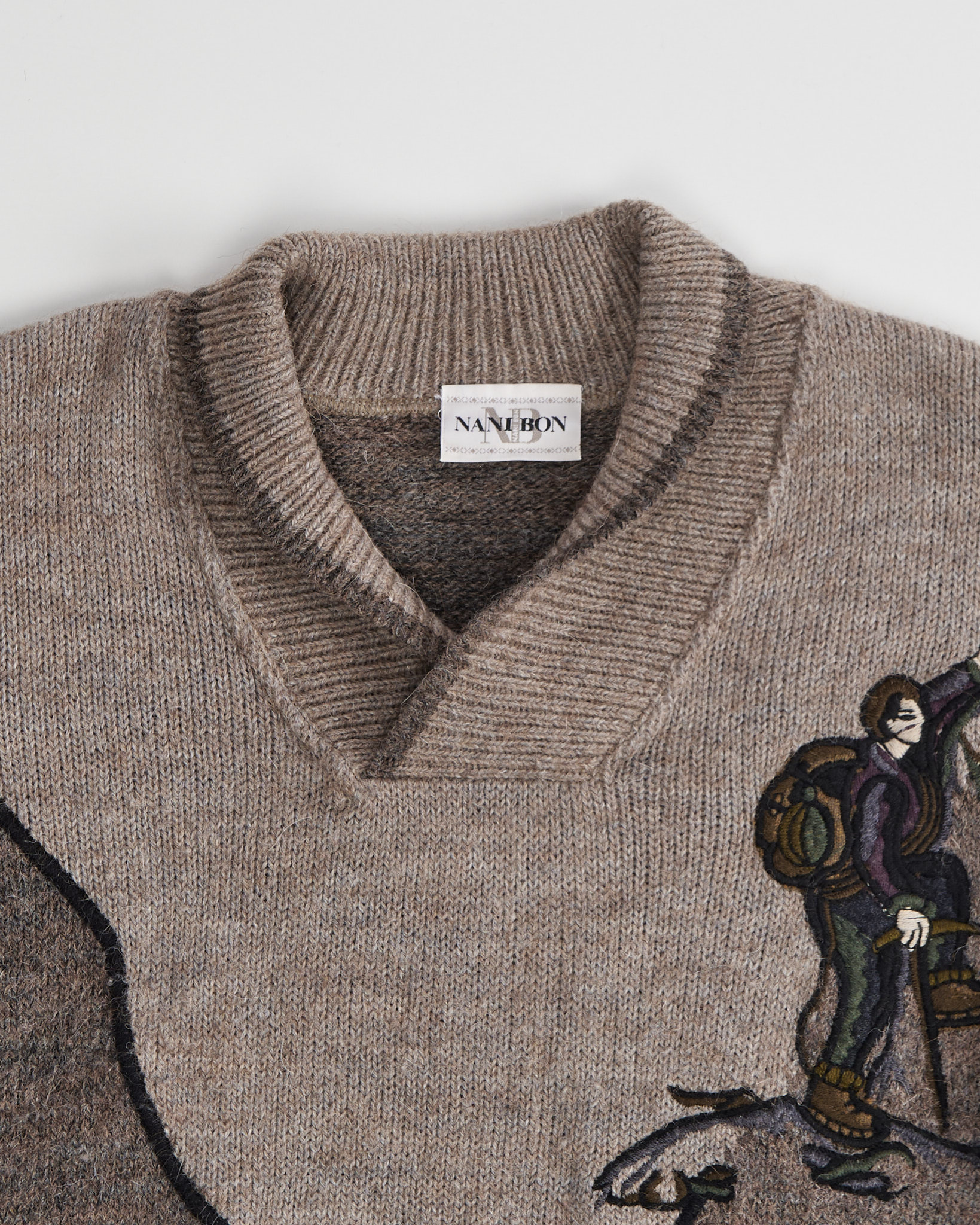 Джемпер с горным мотивом и глубоким воротом — изображение 3