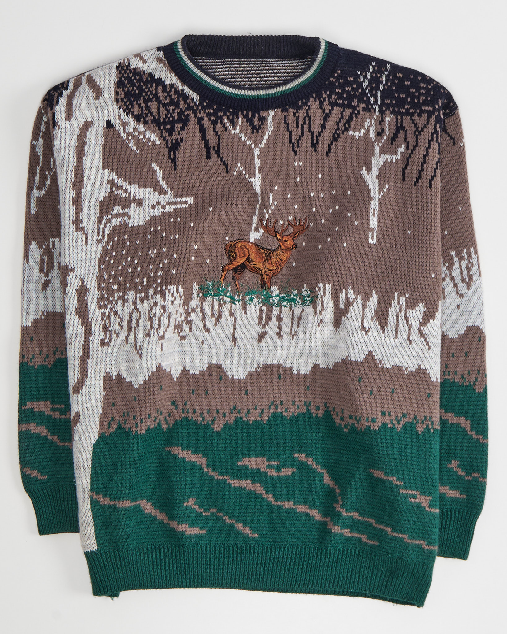 Вязаный свитер с лесным пейзажем