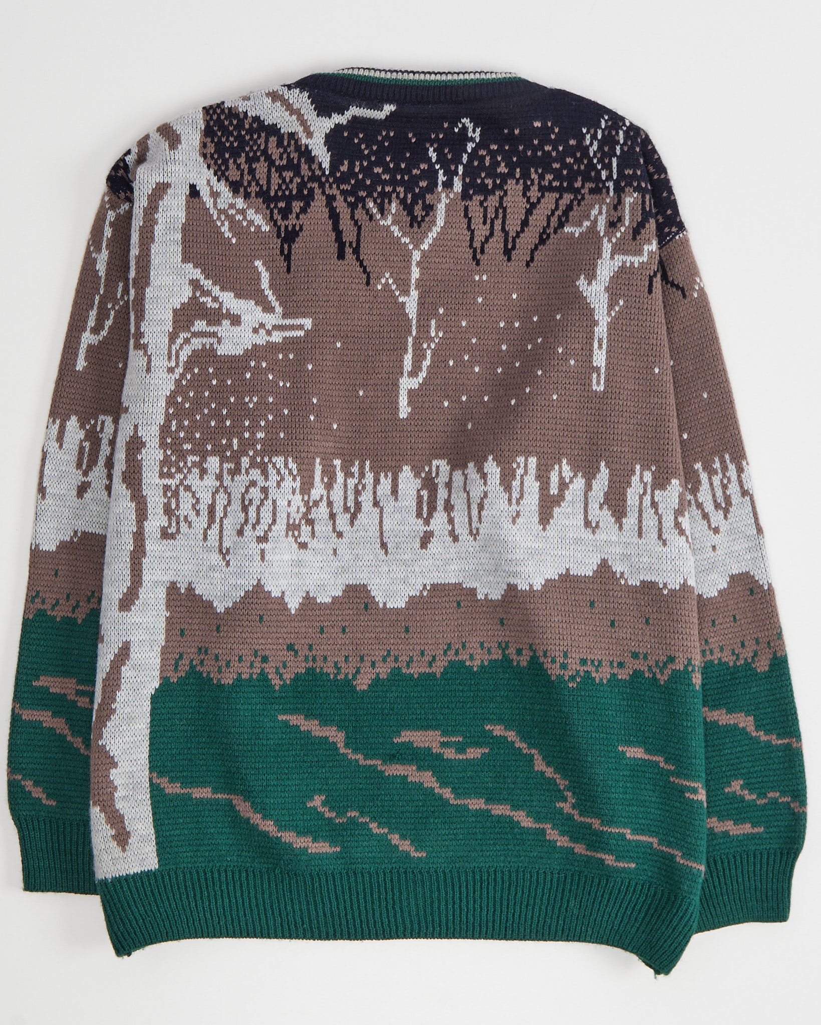 Вязаный свитер с лесным пейзажем — изображение 2