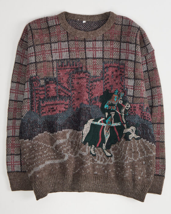 Вязаный свитер с графичным рисунком и вышивкой всадника