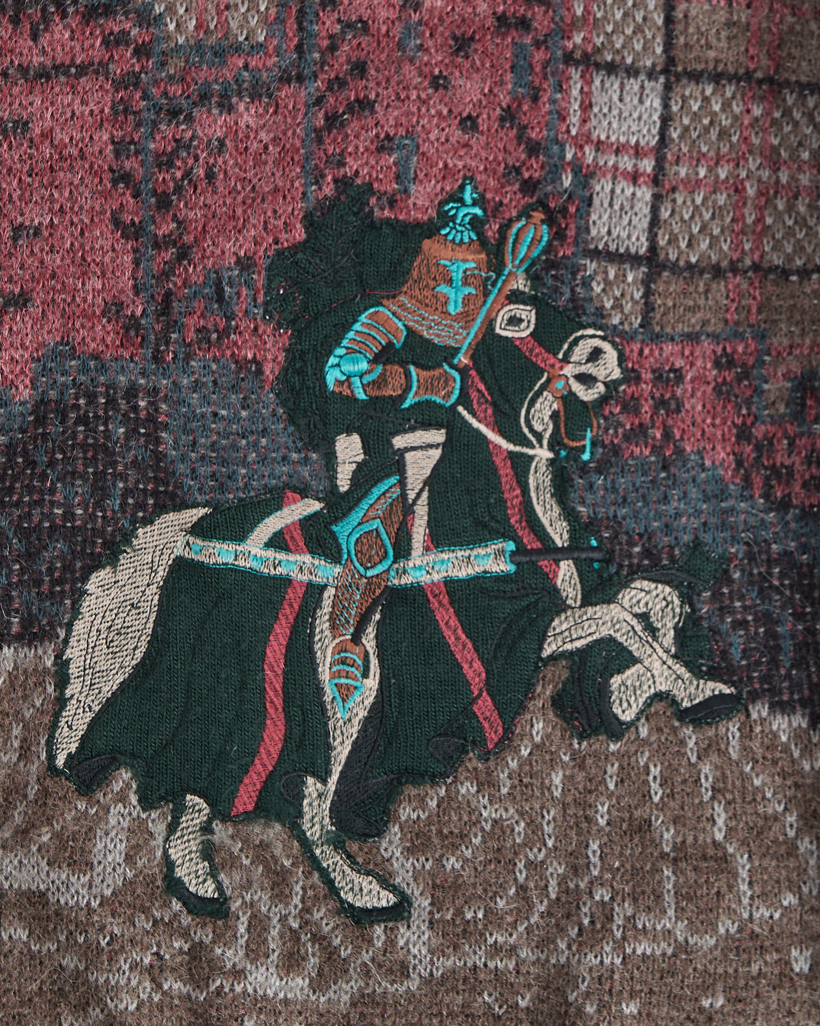 Вязаный свитер с графичным рисунком и вышивкой всадника — изображение 4