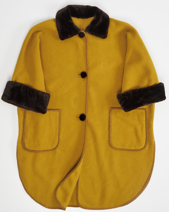 Шерстяное пальто с отделкой из меха