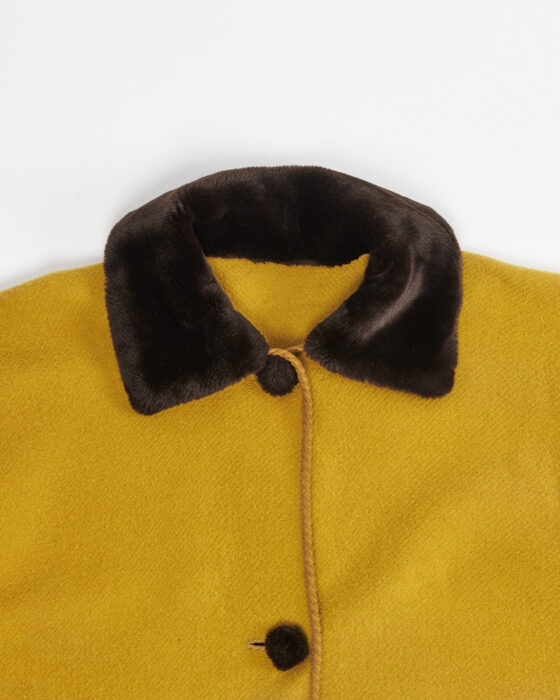 Шерстяное пальто с отделкой из меха — фото 3