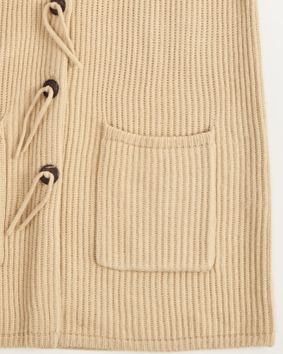 Бежевый вязаный кардиган с застежками — фото 4