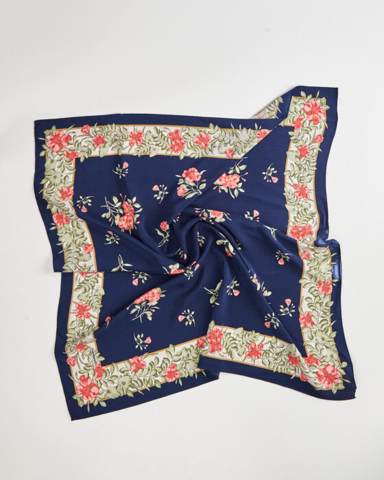 Синий платок с цветами Cacharel Cacharel