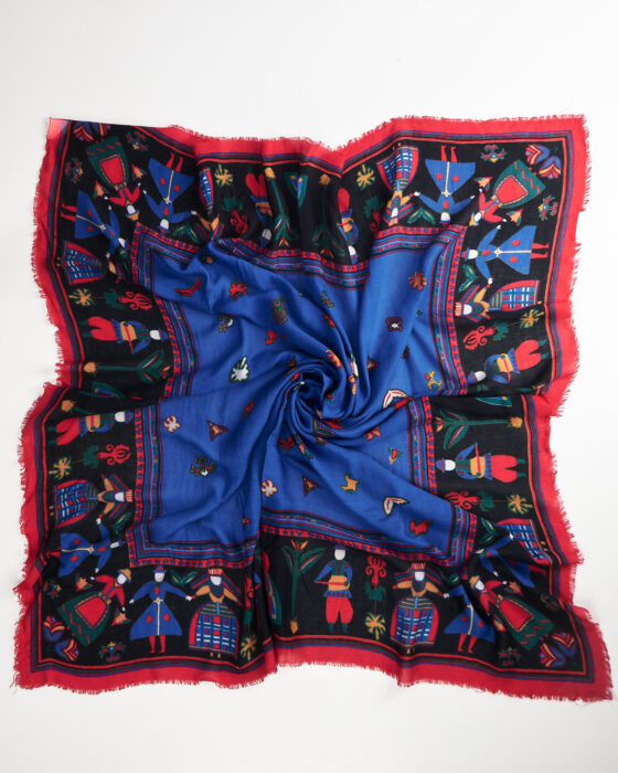 Платок с ярким орнаментом