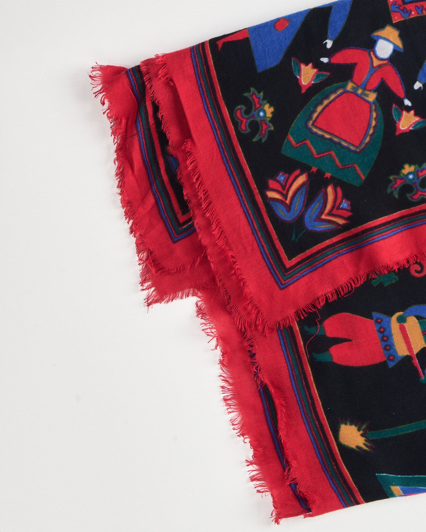Платок с ярким орнаментом — изображение 3