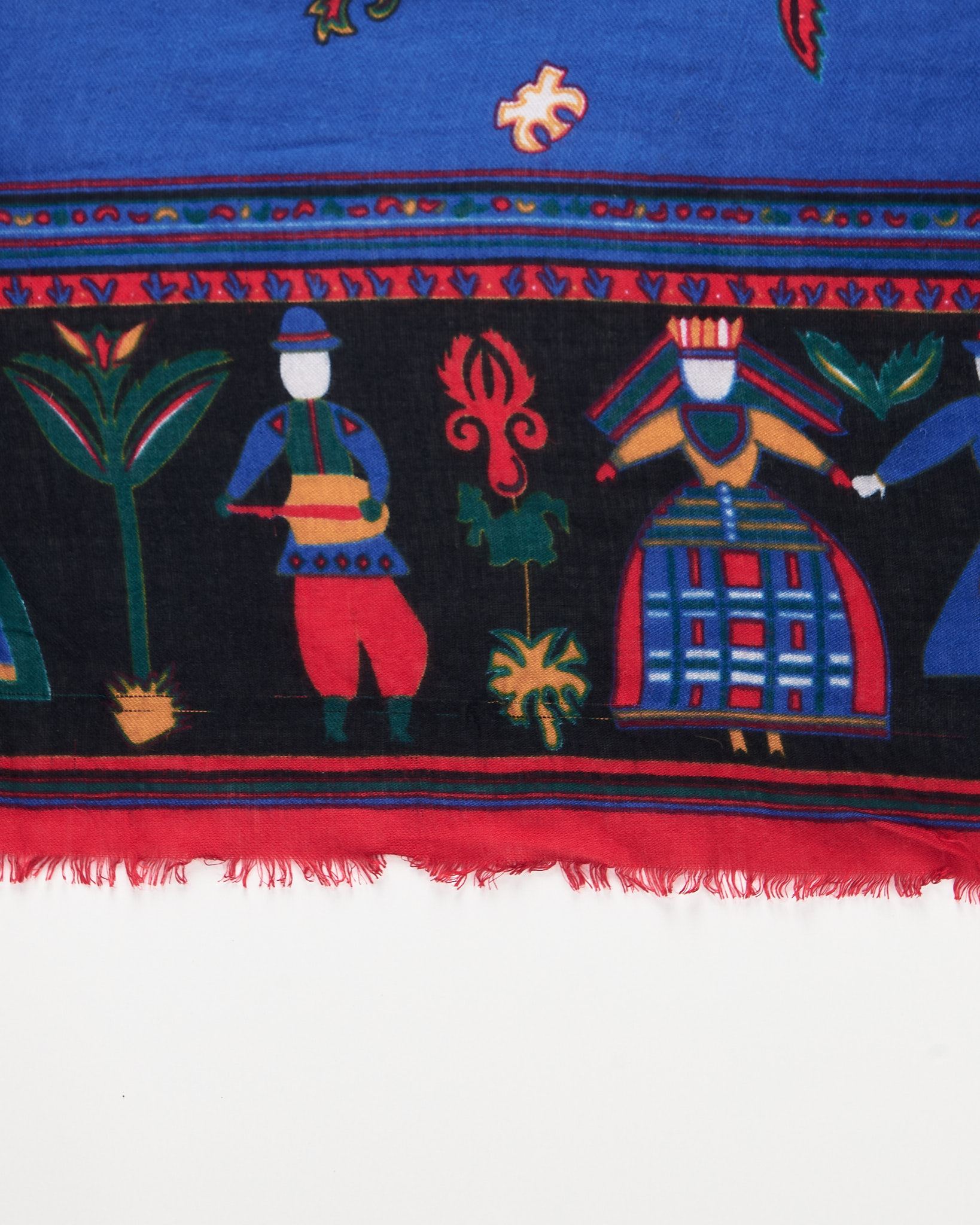 Платок с ярким орнаментом — изображение 4