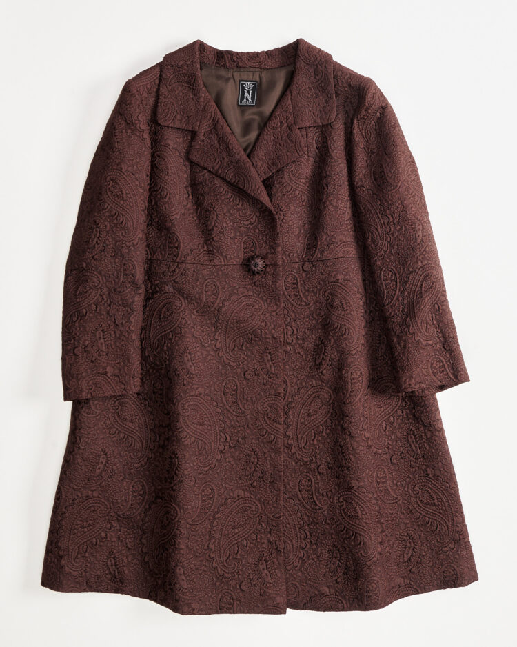 Пальто из парчи с объёмным жаккардовым узором