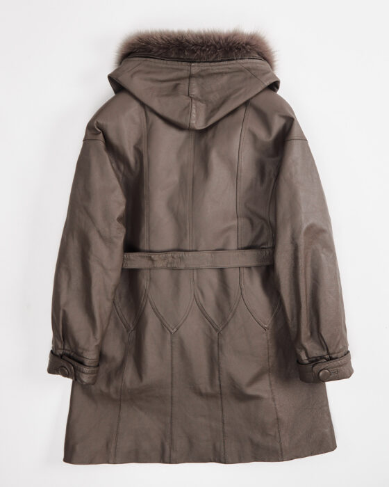 Утепленное кожаное пальто с капюшоном — фото 2