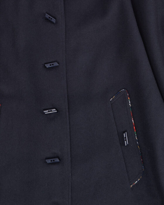 Темно-синее пончо из шерсти — фото 3