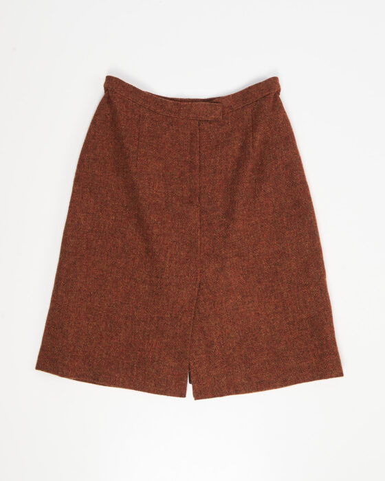 Твидовый костюм с отделкой натуральным мехом — фото 6