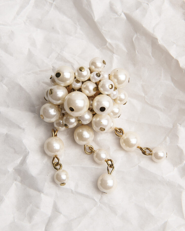 Объемная брошь с жемчужной россыпью