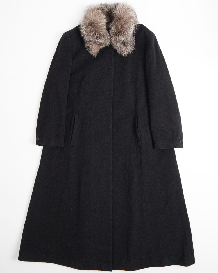 Пальто с меховым воротником