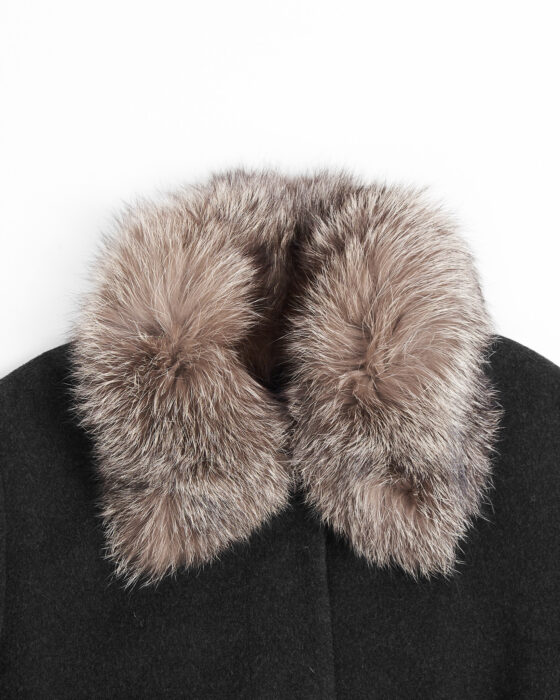 Пальто с меховым воротником — фото 3