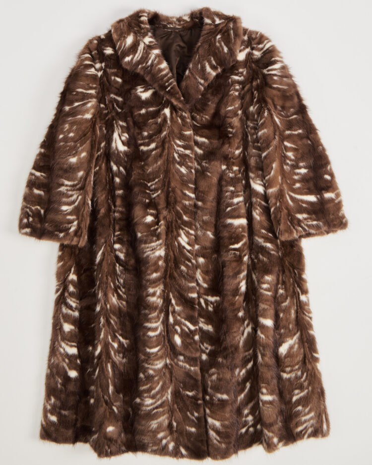 Шуба из меха норки с рисунком