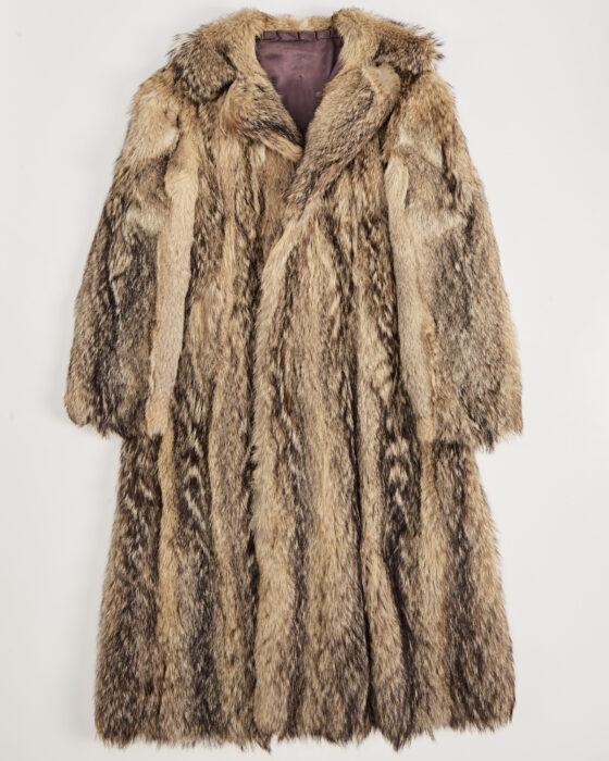 Шуба из натурального меха волка