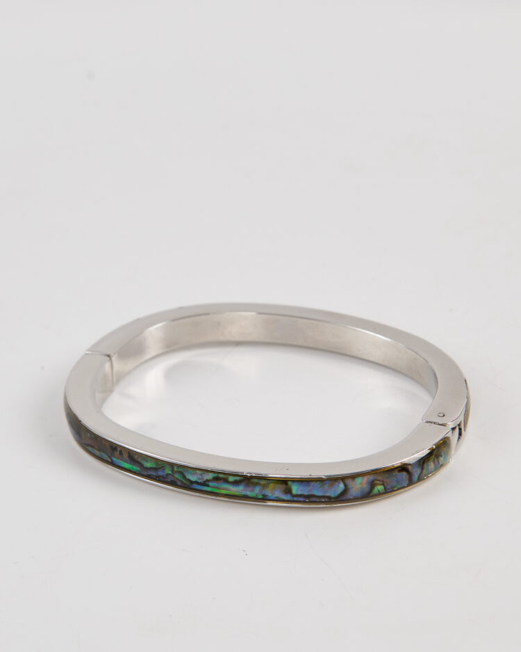 Браслет с перламутровой вставкой