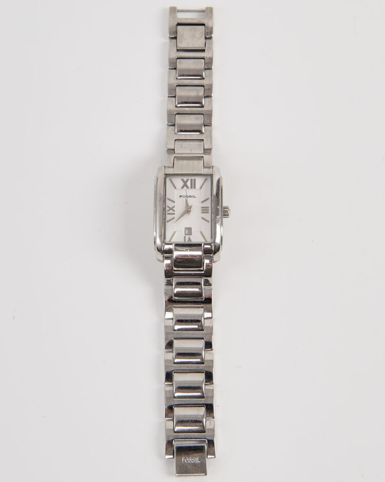 Часы Fossil на металлическом браслете