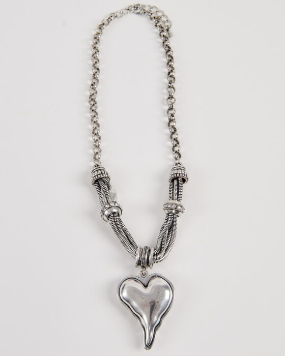 Колье с подвеской в форме сердца