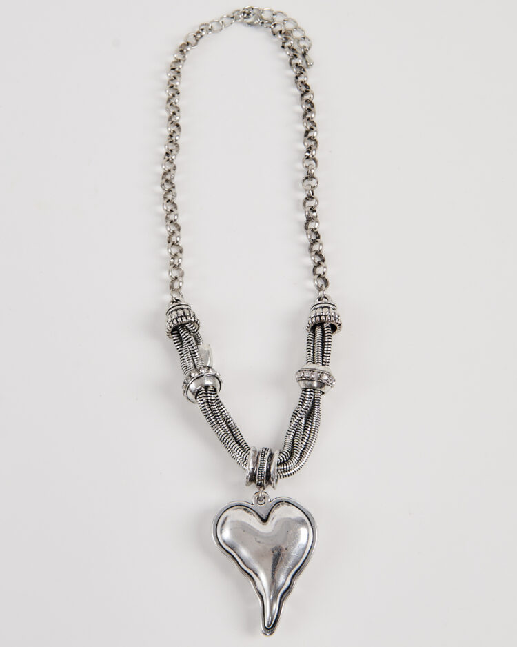 Колье с подвеской в форме сердца