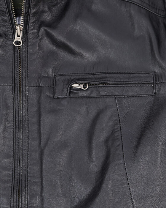 Кожаная куртка с высоким воротом — фото 4