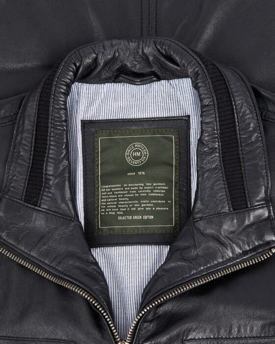 Кожаная куртка с высоким воротом — фото 3