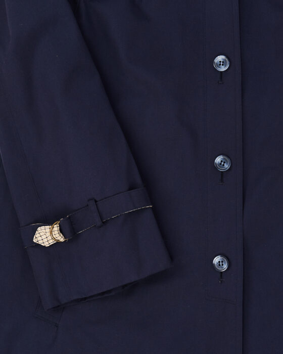 Темно-синий плащ с капюшоном — фото 3