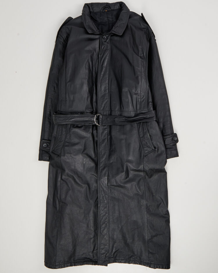 Кожаный плащ с поясом