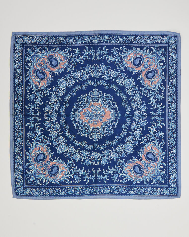 Винтажный платок с барочным орнаментом