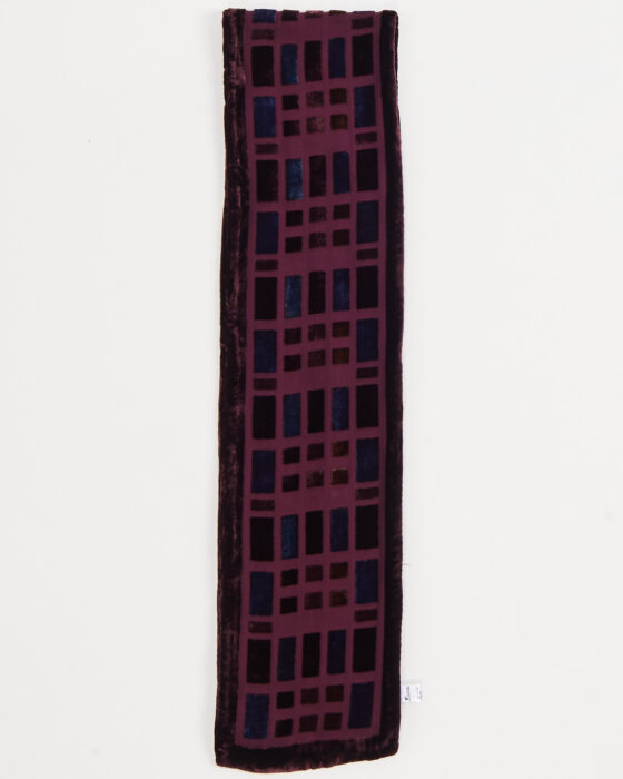 Бархатный шарф с геометрией — фото 2