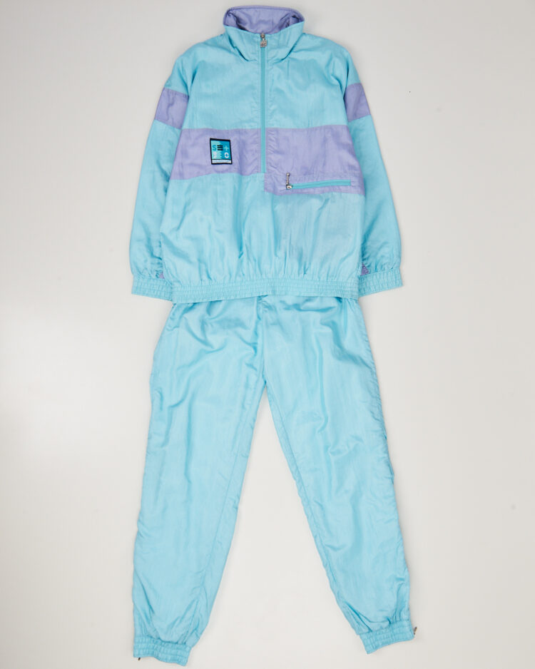 Спортивный костюм в стиле 90-х